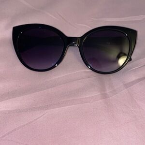 Kate Spade Black Cat-Eye Sunglasses Trendy Classic Timeless Elegant